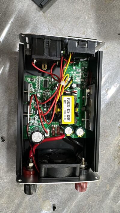مبدل برق(اینورتر)12ولت به220 شهری 2000وات کوماکس مدل220v